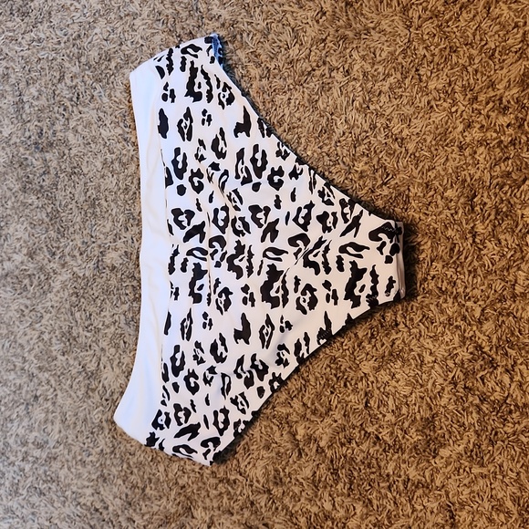 Beachsissi 2 piece leopard bathing suit - Picture 9 of 11